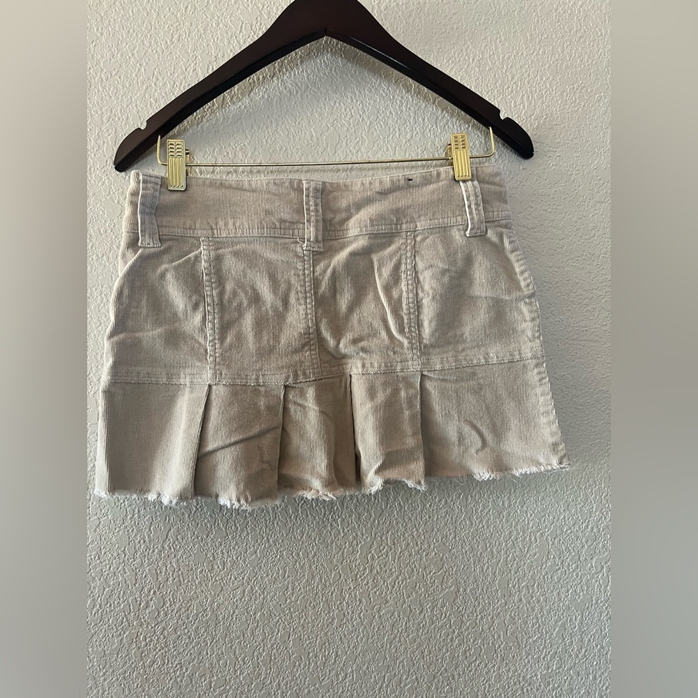 Y2K Low Rise Mini Skirt - Picture 2 of 2